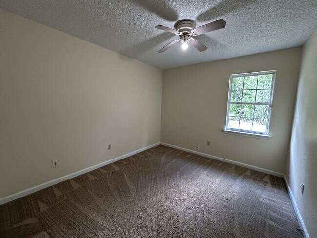 Building Photo - 942 Poppleton Dr