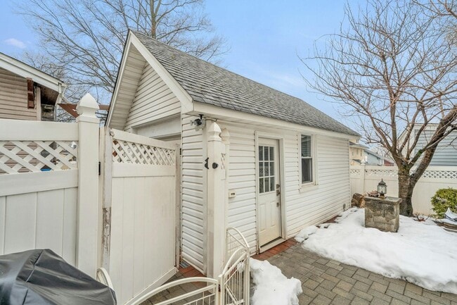 Building Photo - 67 Hillcrest Rd