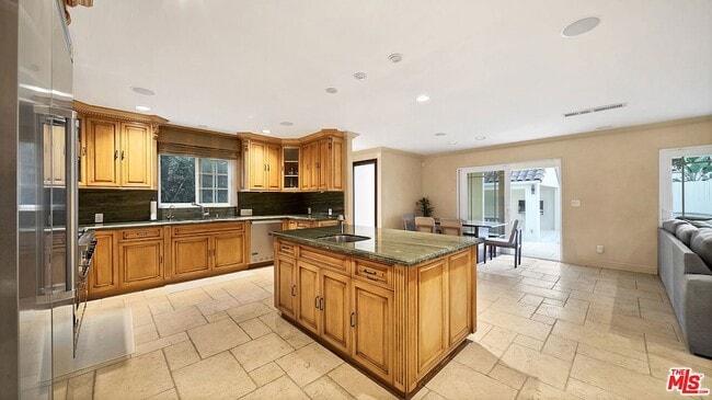 Building Photo - 6138 Maryland Dr