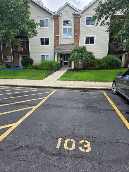 Building Photo - 1440 Hollow Run