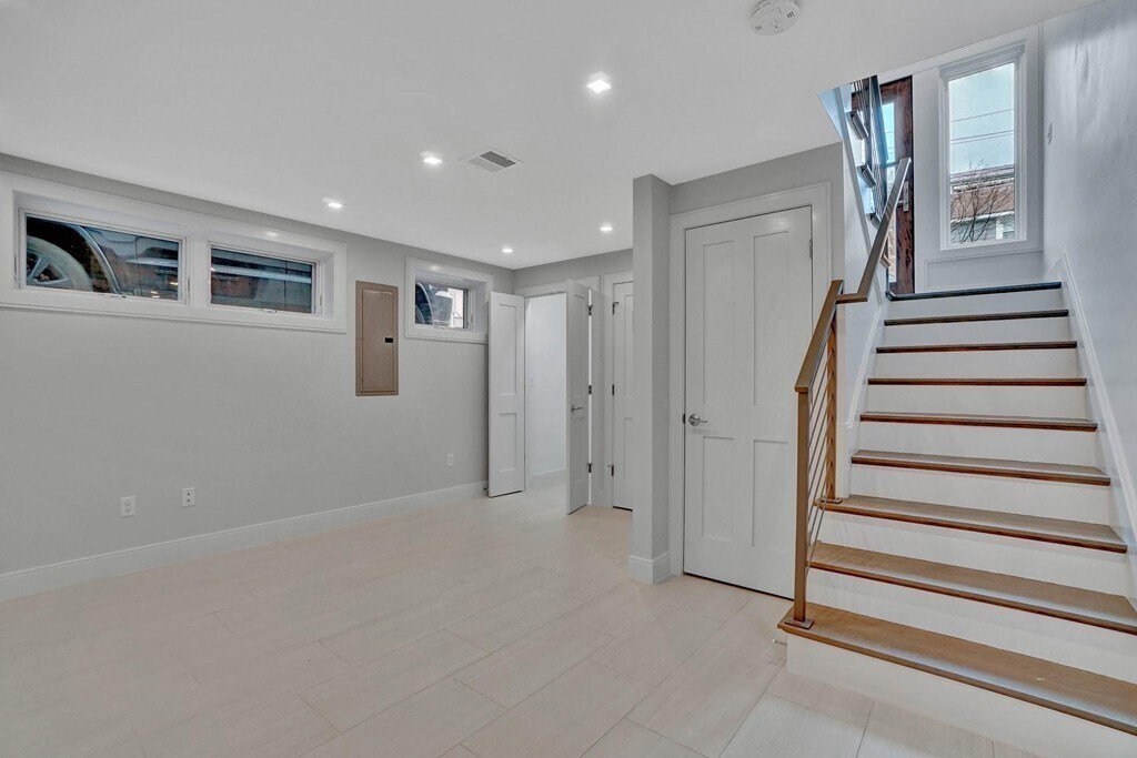 Building Photo - 297 Concord Ave