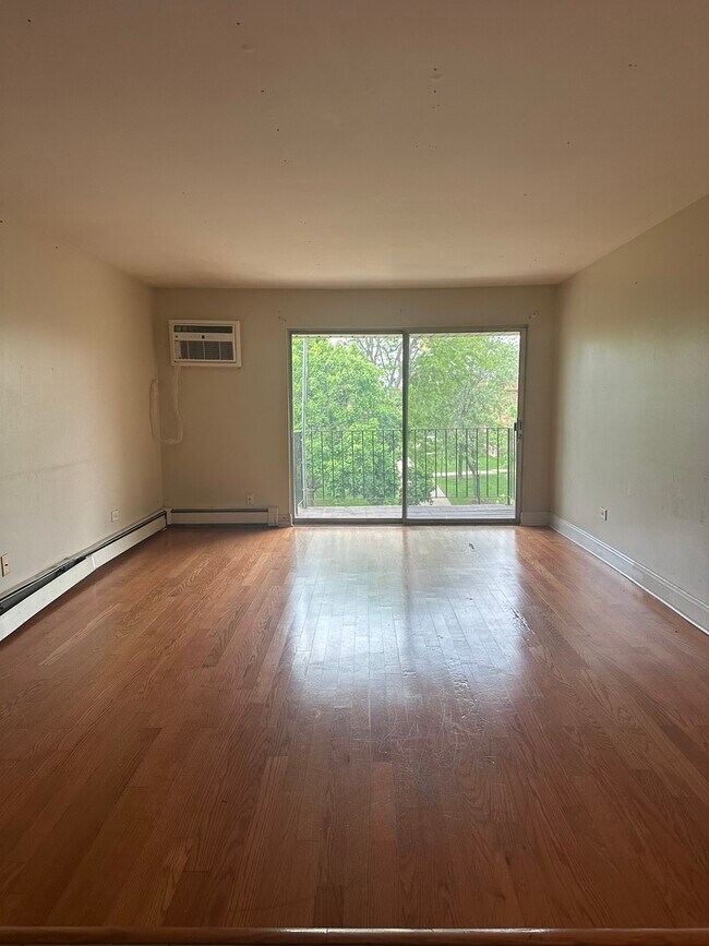 Building Photo - 710 Hill Dr