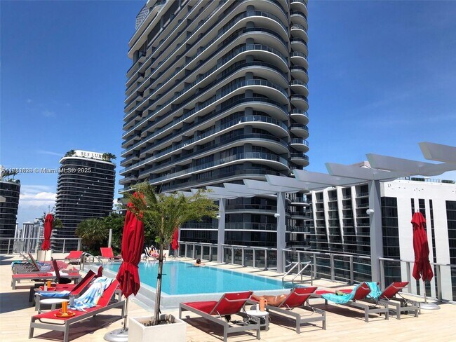Building Photo - 1100 S Miami Ave