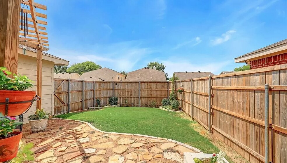 Building Photo - 9000 Eastwood Ave