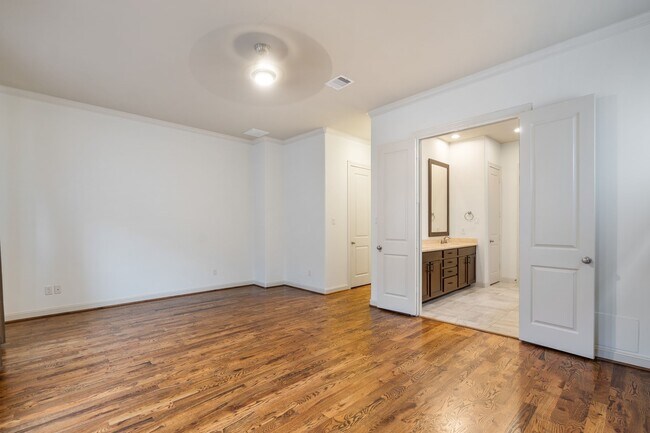 Building Photo - 1103 Summer St