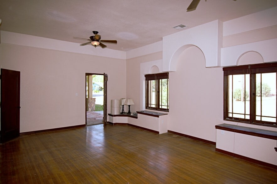 Building Photo - 609 6th St