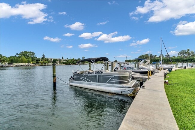 Building Photo - 9101 E Bay Harbor Dr