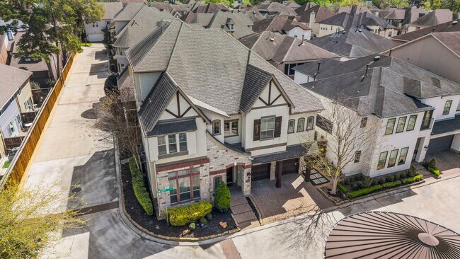 Building Photo - 622 Pink Azalea Trail