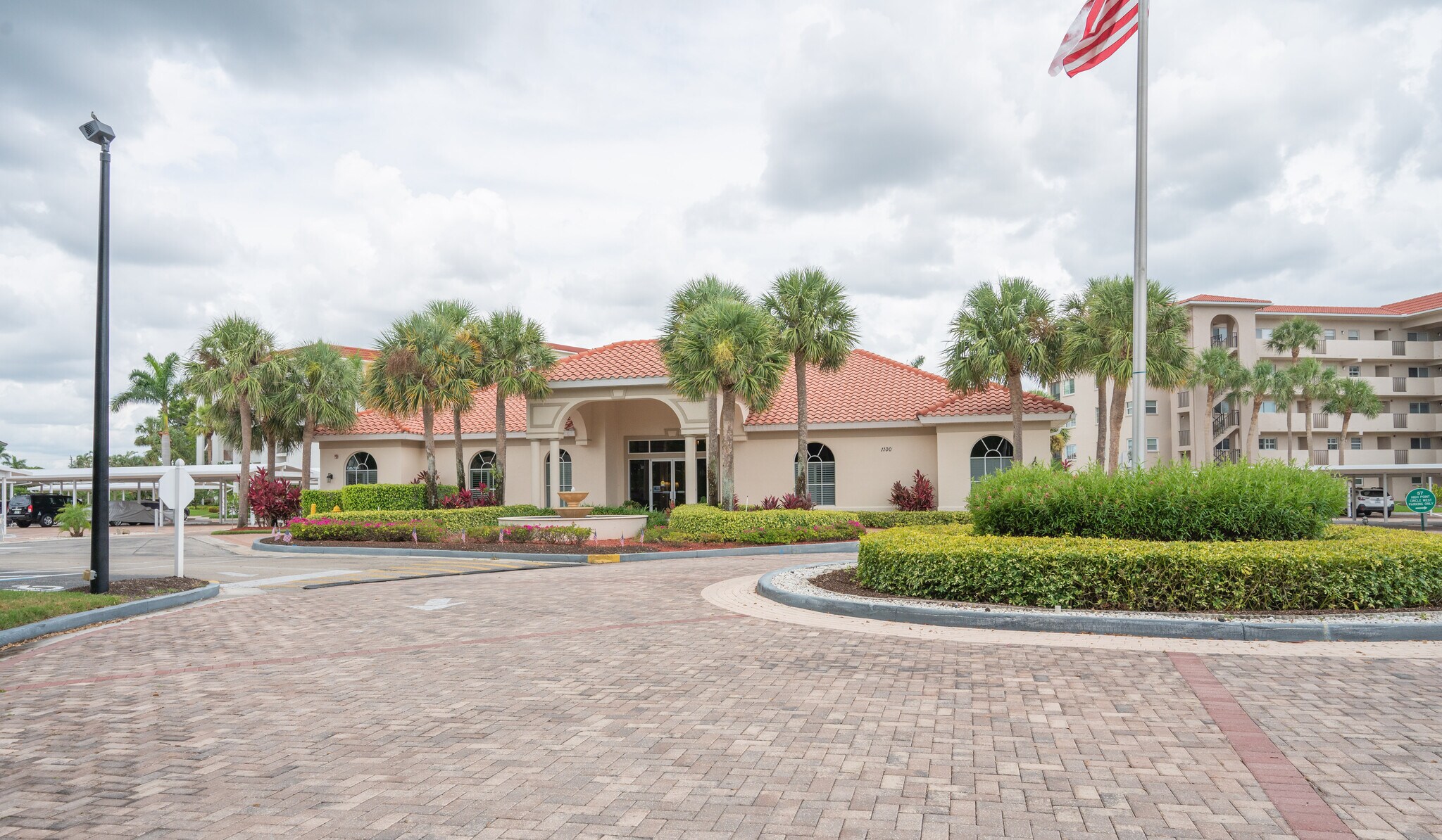 Building Photo - 5 High Point Cir W