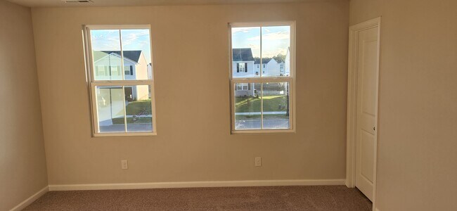 Building Photo - 439 Regina Dr