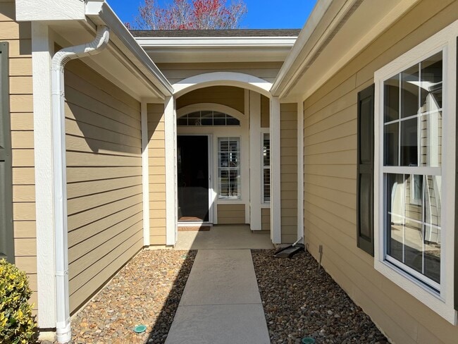 Building Photo - Two-Bedroom, Two-Bath Unfurnished Home in Sun City