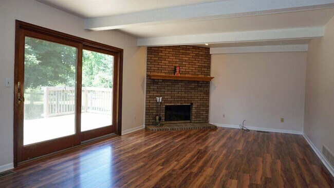 Building Photo - 3651 Allendale Dr