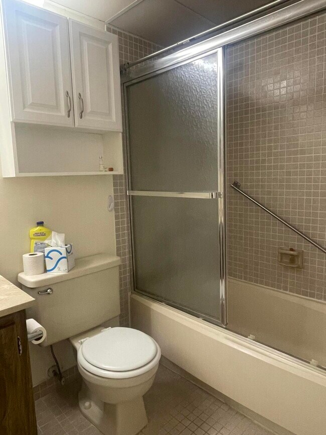 Building Photo - 83 Capri B