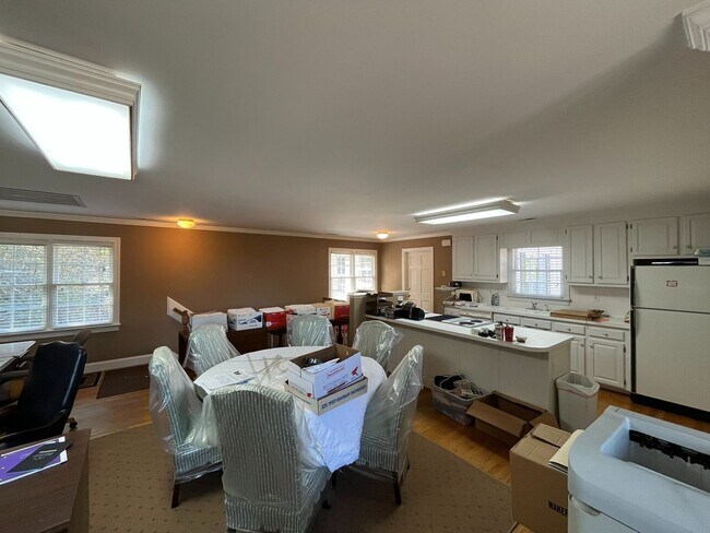 Building Photo - Incredible 5BD, 4.5BA House in Downtown Ra...
