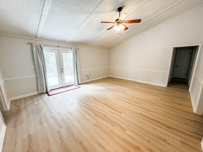 Building Photo - 1145 Greenview Rd