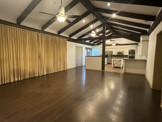 Building Photo - 530 Hilliard Dr
