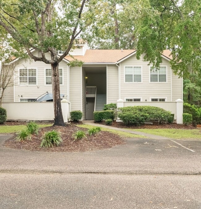 Building Photo - Low-Maintenance Living in Gated Park at Rivers Edge!