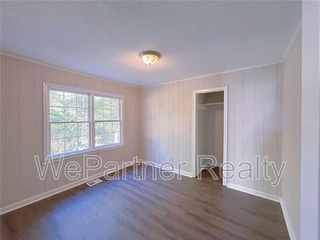 Building Photo - 2126 Ivydale St