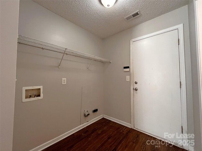Building Photo - 506 Railway Pl SW