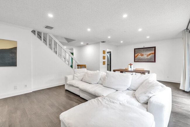 Building Photo - 881 NW 81st Way