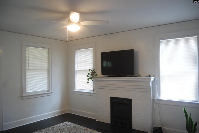 Building Photo - 1527 Gladden St