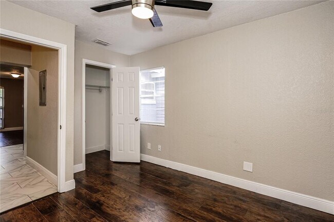 Building Photo - 1475 Daroca Dr