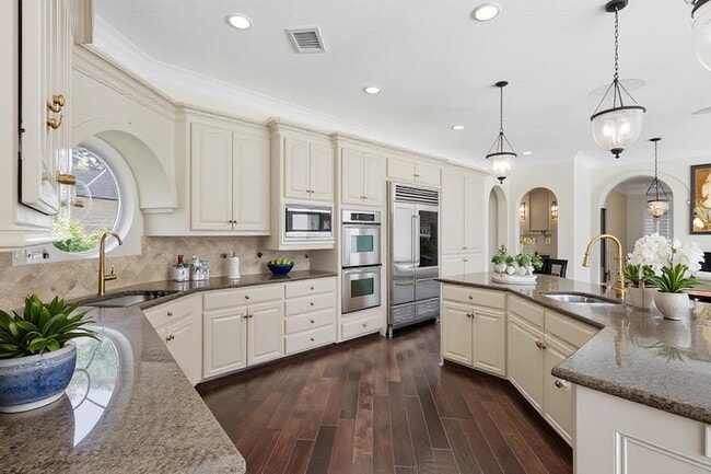 Building Photo - 3315 Riviera Dr