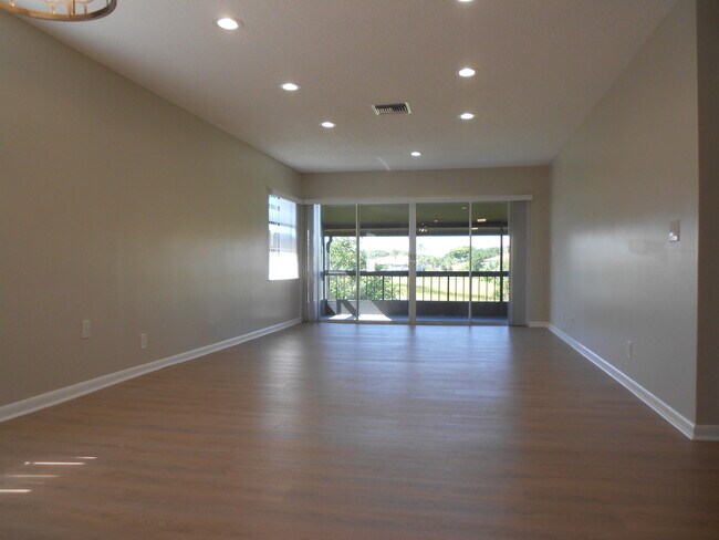 Building Photo - 13809 Royal Palm Ct