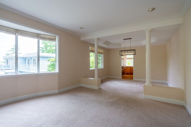 Building Photo - 1919 Fairmount Ave SW