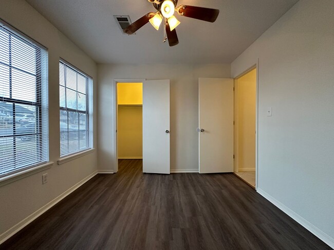Building Photo - Gorgeous 3 Bed / 2 Bath Home in Barling