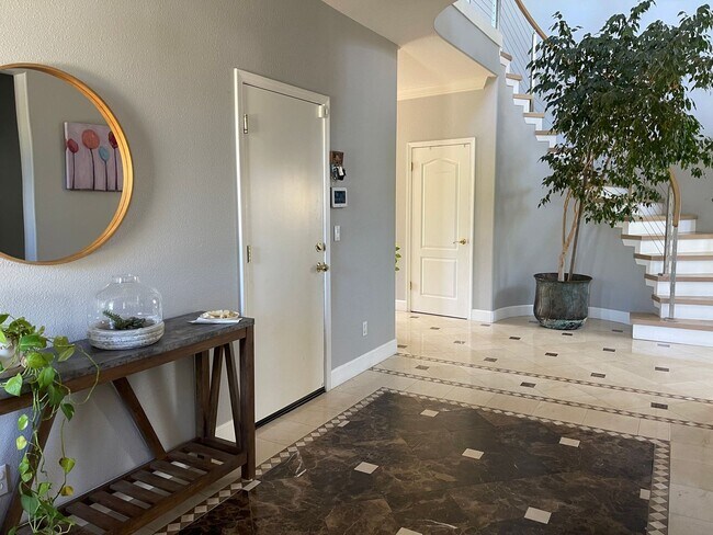 Building Photo - Spectacular 2 story home  w/pool/spa/bulit in BBQ, fire pit and Bocci ball court