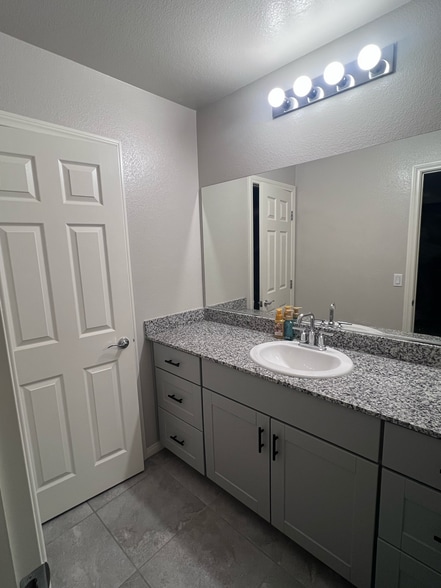 Building Photo - 4453 Lantern Point Ave