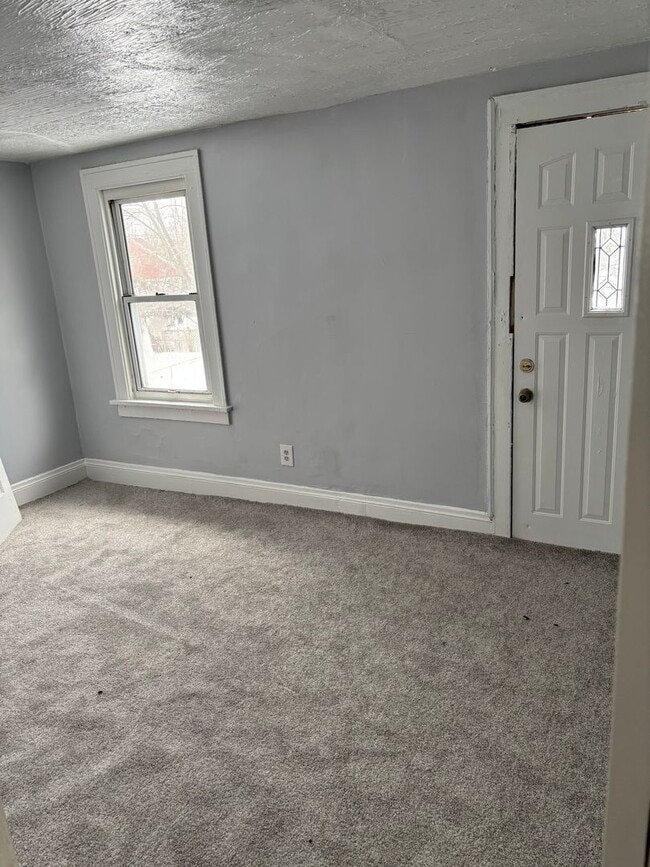 Building Photo - 2bd Single Cash Pay/Section 8