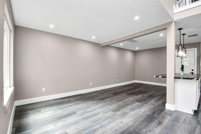 Building Photo - 3227 Westwick Dr