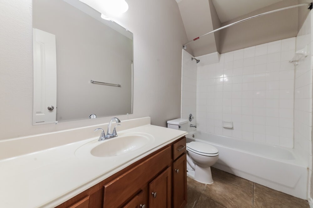 Building Photo - 833 Bens Dr