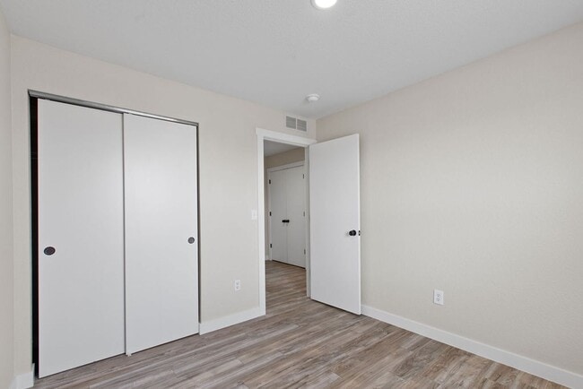 Building Photo - Beautifully Remodeled 3-Bedroom Townhome!