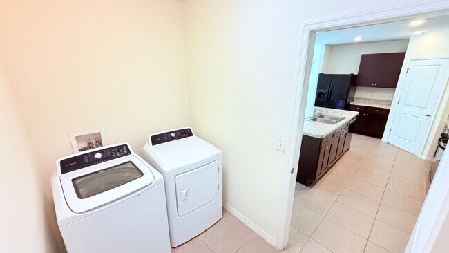 Building Photo - Available now! Amazing 4 Bedroom, 2 Bathroom Home in Wildwood!!