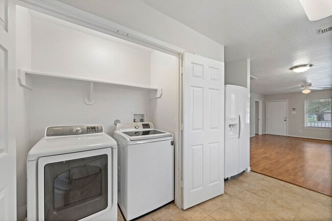 Building Photo - 3307 Angel Ln