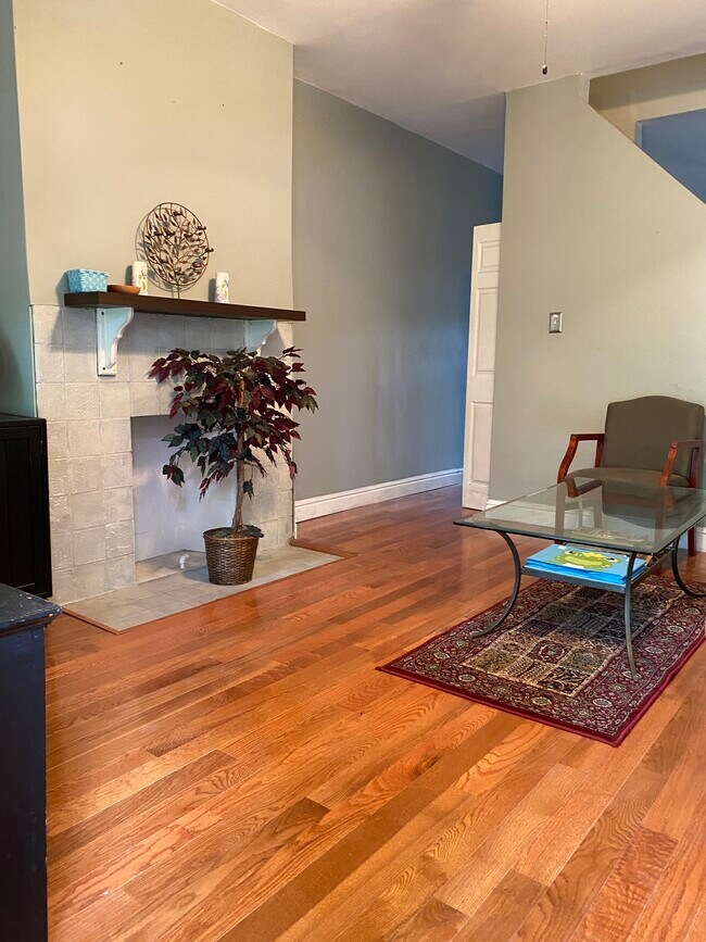 Building Photo - 2318 Eldridge St