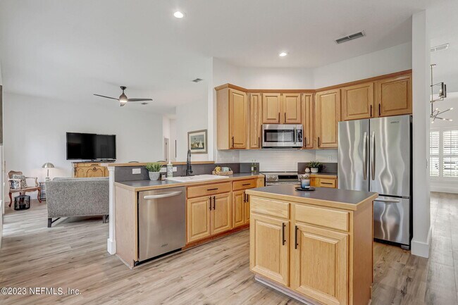 Building Photo - 140 Oceans Edge Dr