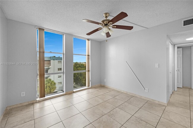 Building Photo - 1750 W 46th St