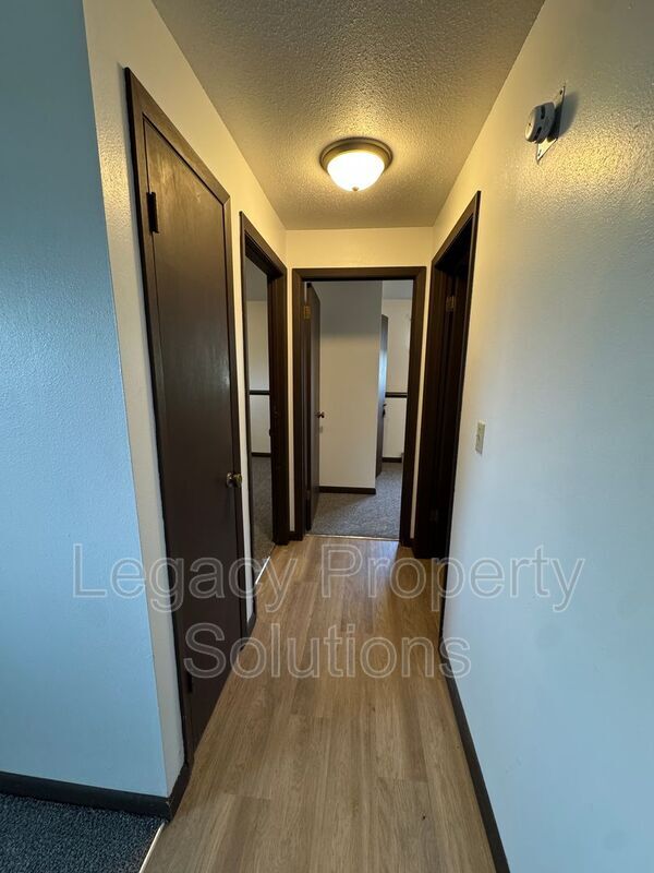 Building Photo - 206 1st St