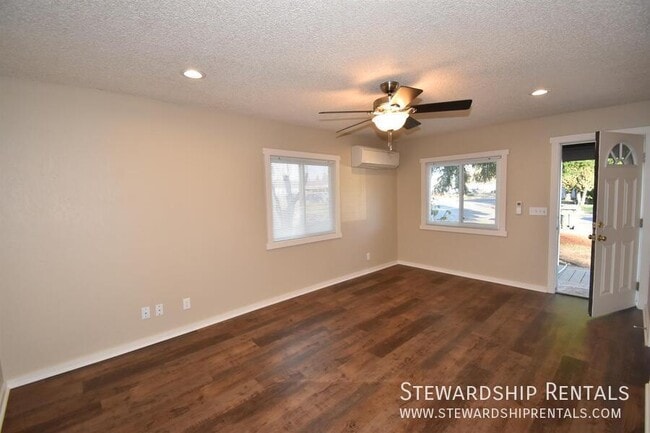 Building Photo - 195 N 9th St