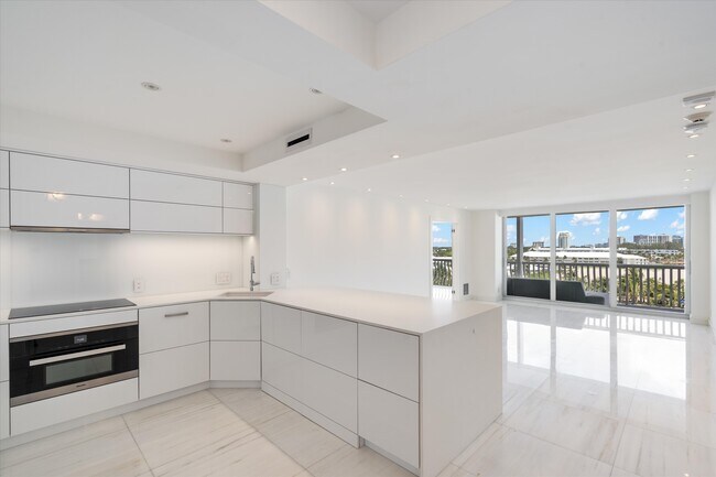 Building Photo - 2200 S Ocean Ln