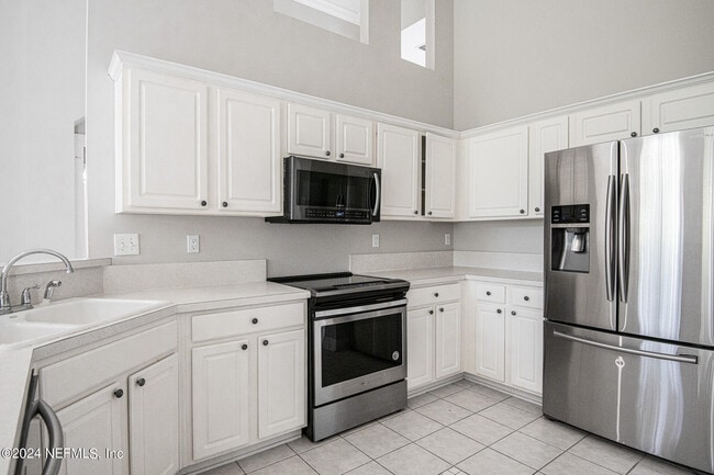 Building Photo - 9166 Spindletree Way