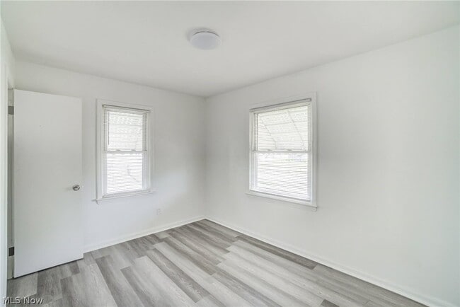 Building Photo - 13117 Wilton Ave