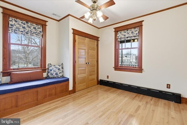 Building Photo - 2400 Valley Way