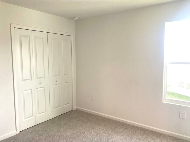 Building Photo - New 3/2.5 End Unit Townhouse!
