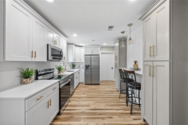 Building Photo - 2344 Woodcrest Dr