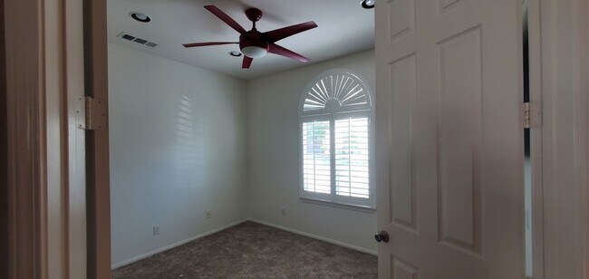 Building Photo - Beautiful House in the Lovely Fair Oaks Ra...